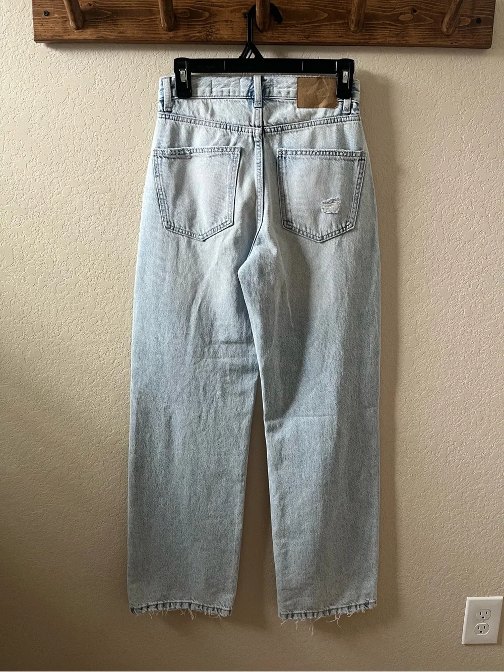 Cotton On Women’s Light Wash Loose Straight Jeans Size 2 Like New